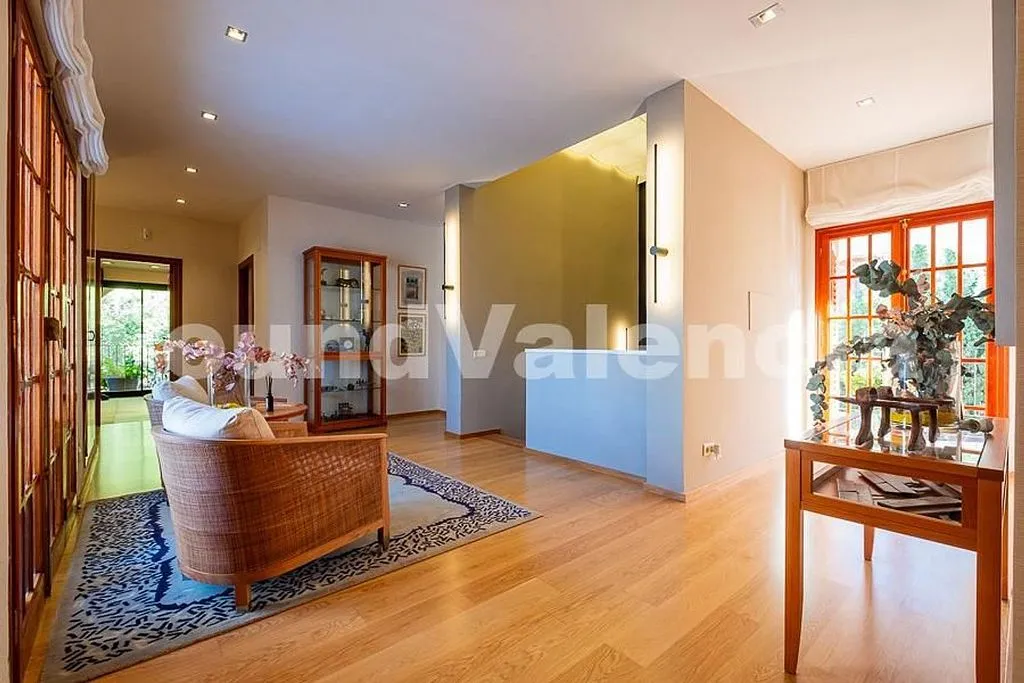 Entrée - Reformed Mediterranean Villa with Pool in El Bosque