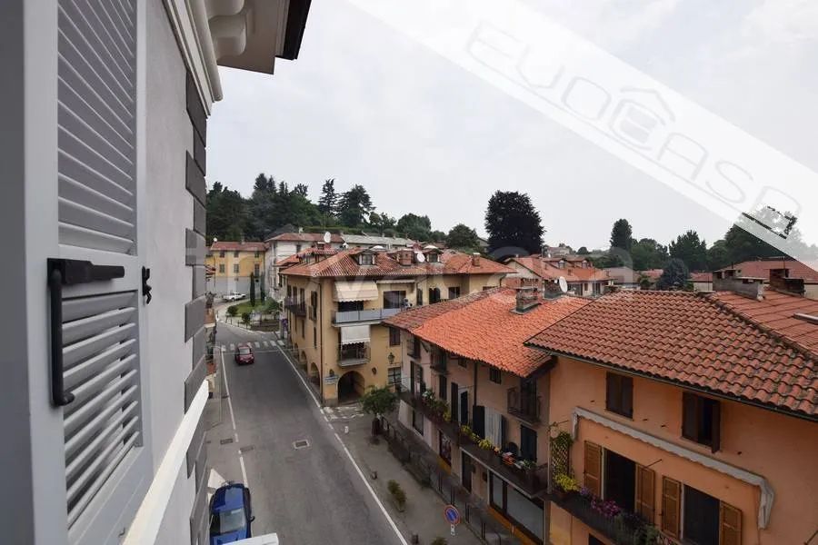 Rõdu - Rustic Apartment with Balcony in Bricherasio