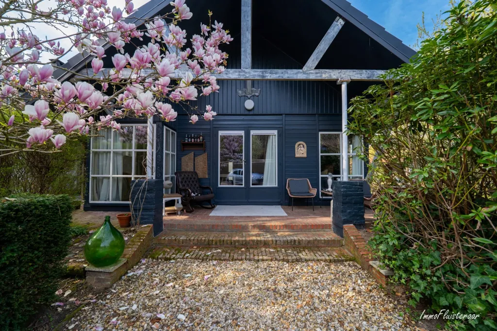 Extérieur - Villa avec Piste Éclairée et Stalles à Geel