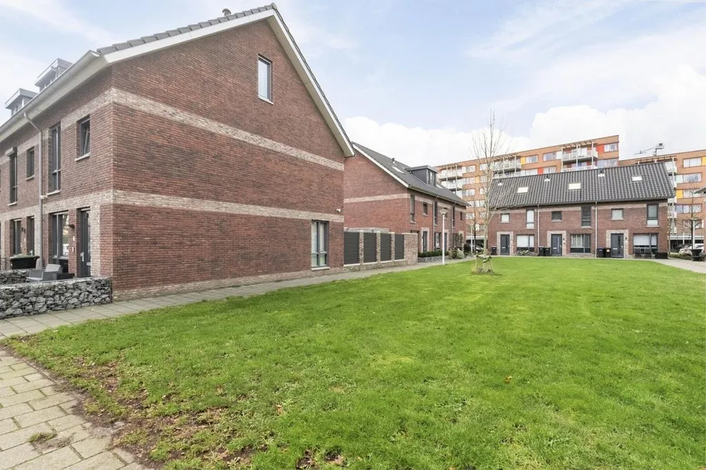 Jardin - Modern Corner House with Garden in Zaandam
