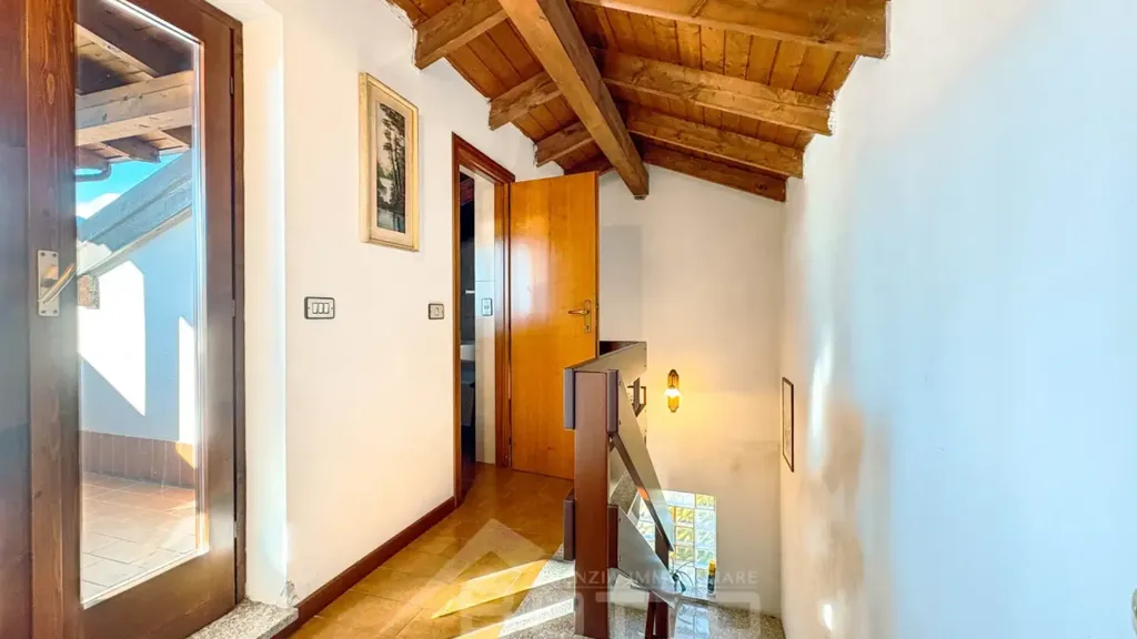 Esik - Independent House with Lake View in Pettenasco