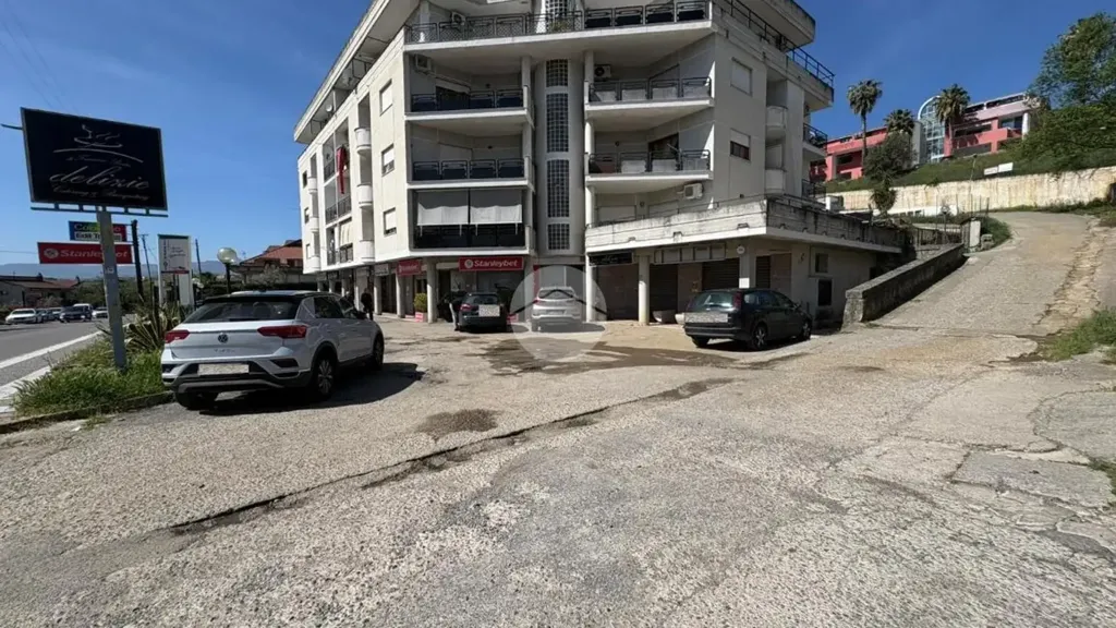 Extérieur - Three-Bedroom Apartment with Balcony in Settimo