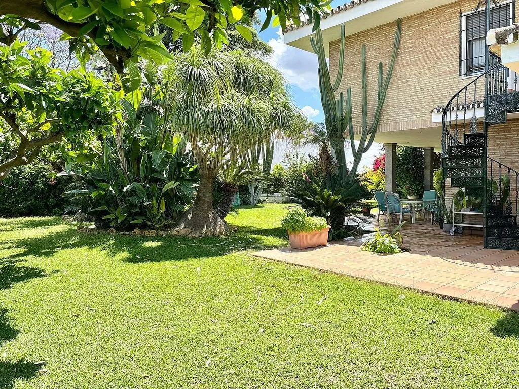 Aed - Chalet with Pool and Terrace in Camas