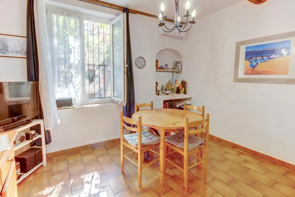 Salle à manger - Maison de Village à Saint-Laurent-du-Var