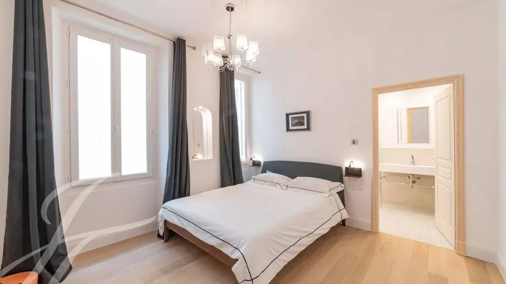 Chambres - Appartement Duplex Rénové au Centre de Cannes