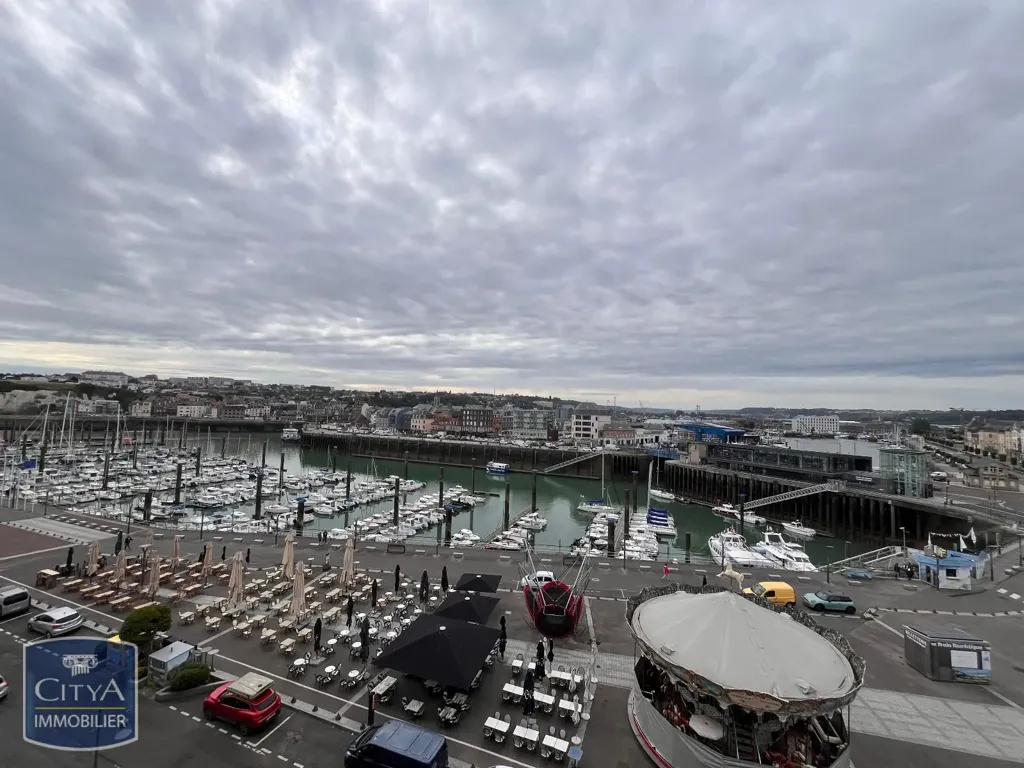 Terrasse - Appartement T2 Lumineux au 5ème Étage à Dieppe