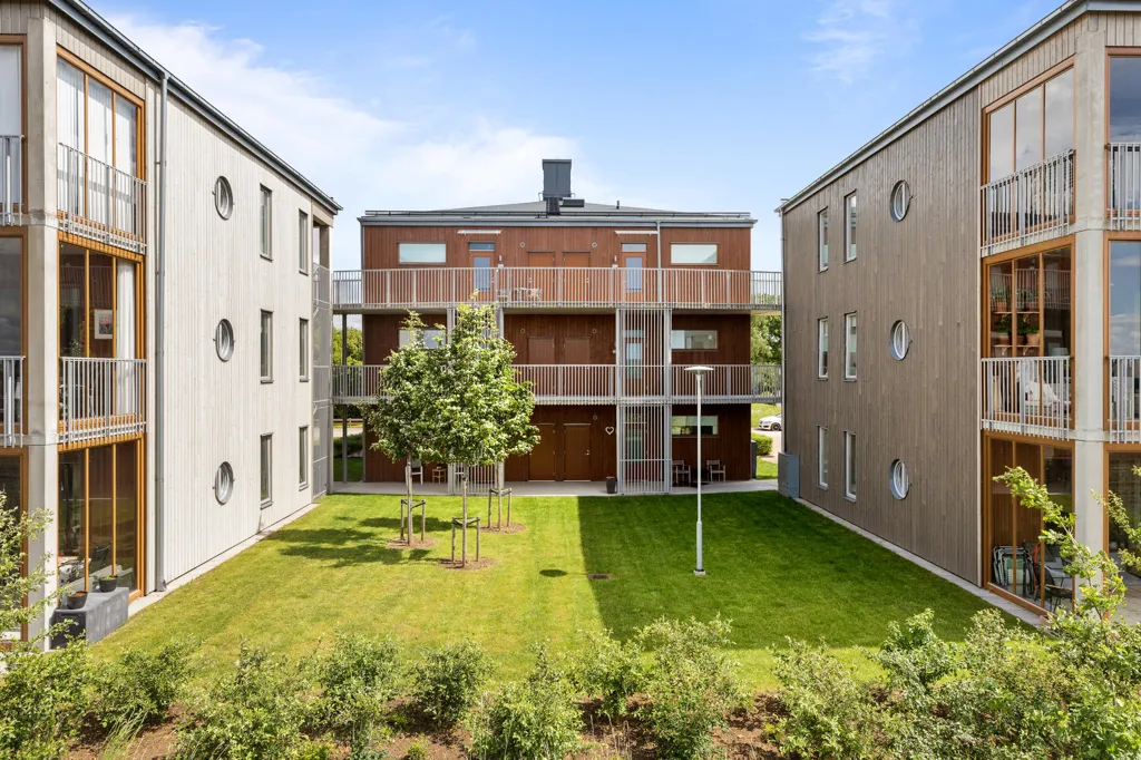 Giardino - Modern Flat with Balcony in Skedala