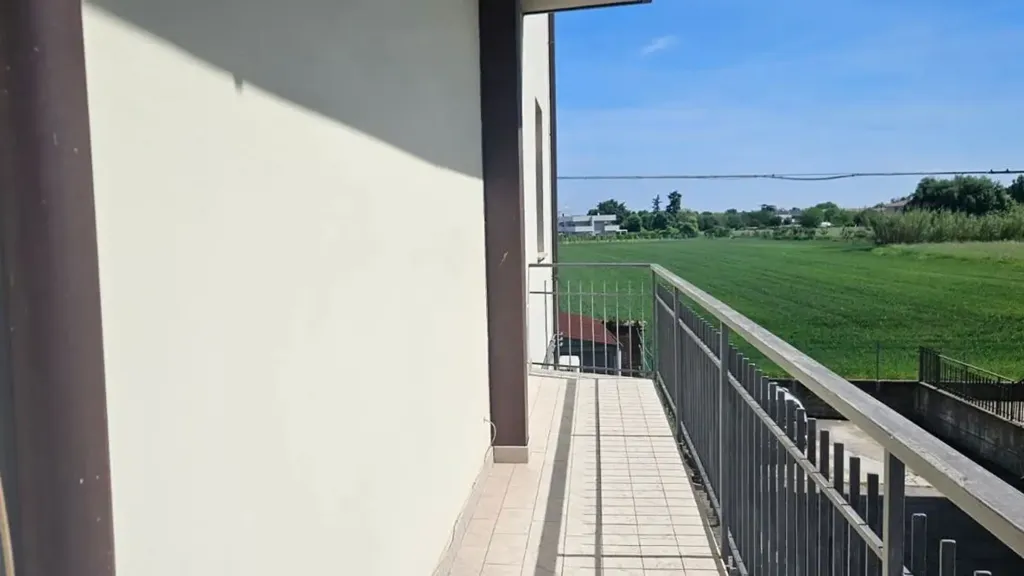 Rõdu - Four-Room Apartment with Terrace in Forlì