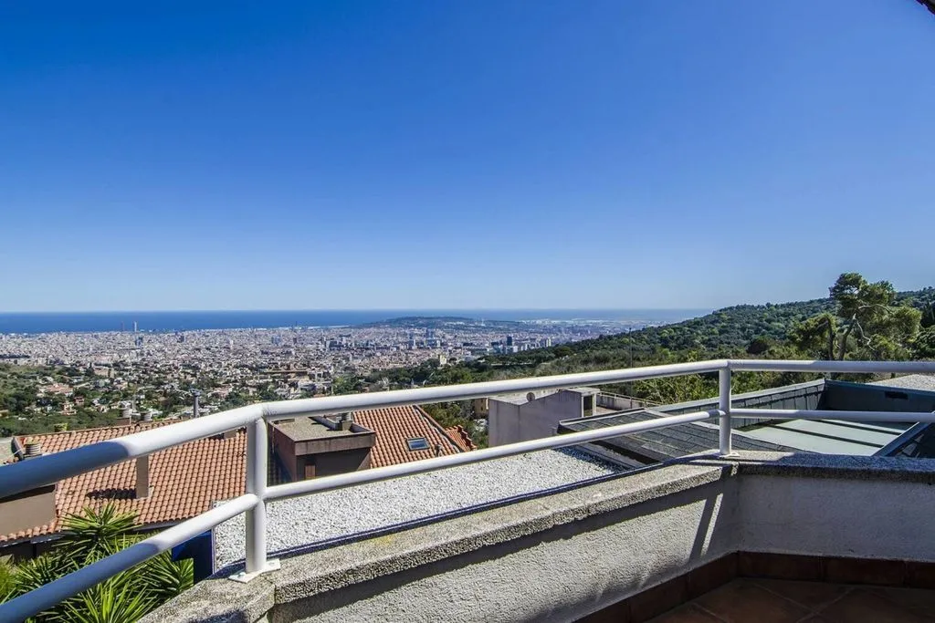 Rõdu - Modern Tower with Sea View in Vallvidrera