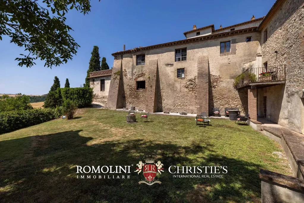 Välivaade - Historic Estate with Castle in Umbria