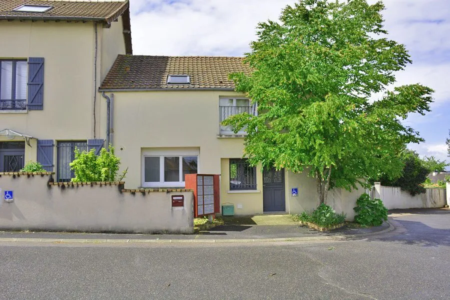 Extérieur - Appartement 2 Pièces avec Parking à Épône