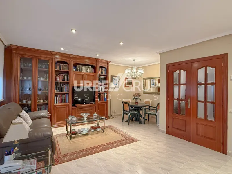 Elutuba - Detached Corner House with Multiple Terraces in Martorell