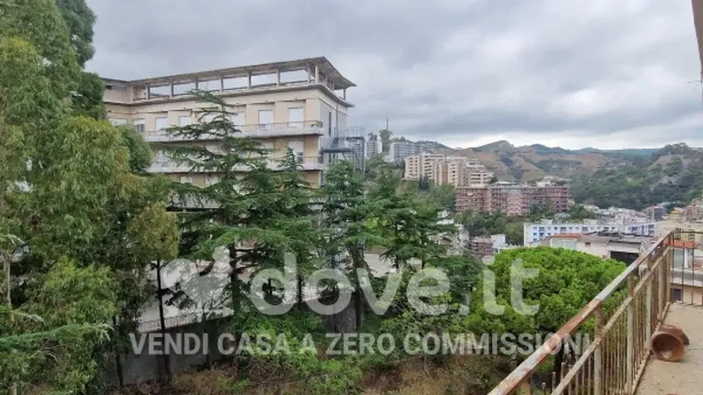 Rõdu - Three-Bedroom Apartment with Balcony in Messina