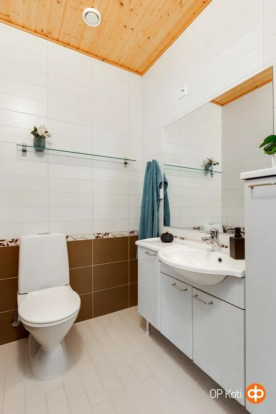 Salles de bain - Single-Storey House with Sauna in Muhos