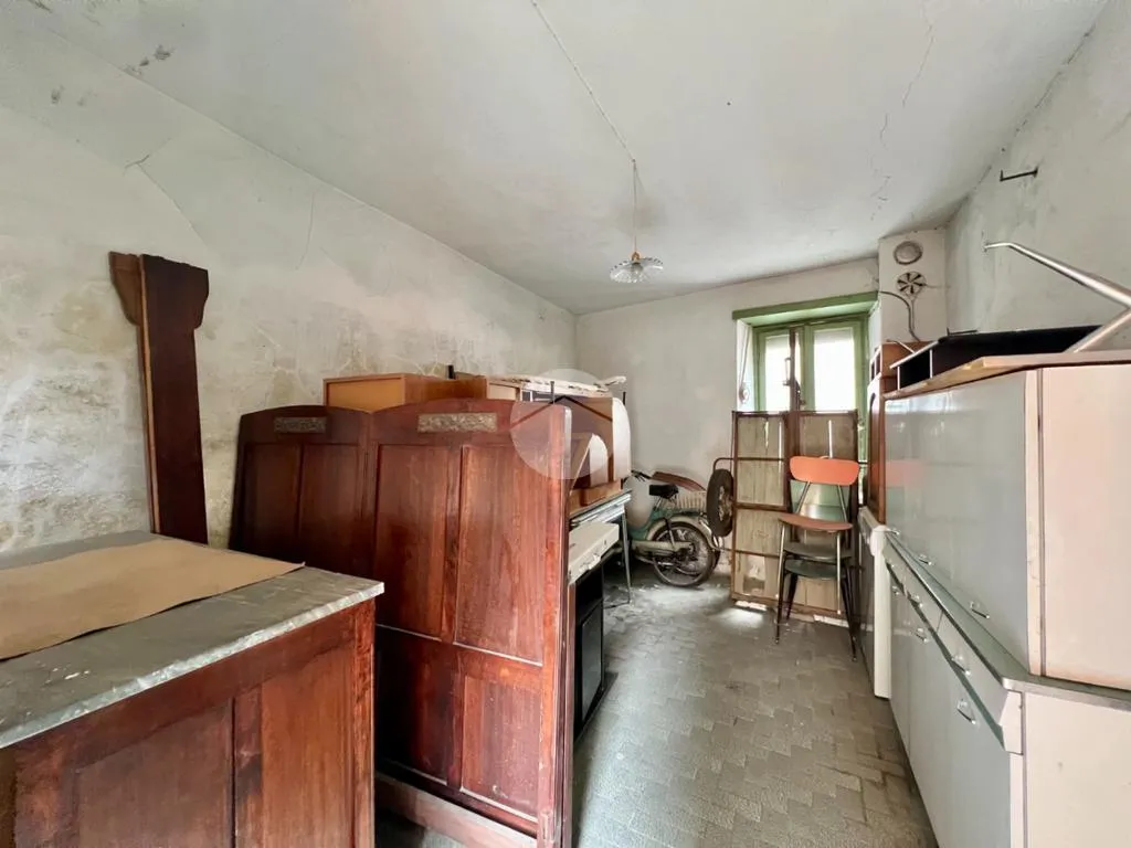 Cucina - Casa di corte da ristrutturare con box a Balangero