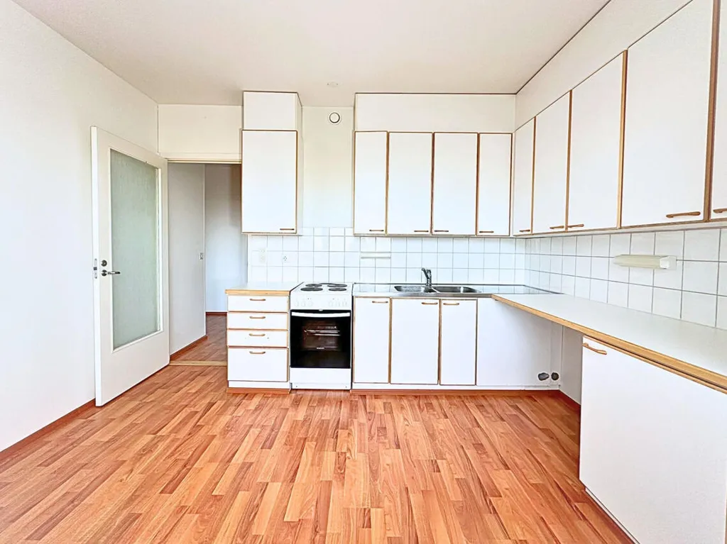 Köök - Spacious Two-Bedroom Flat with Balcony in Hervanta, Tampere