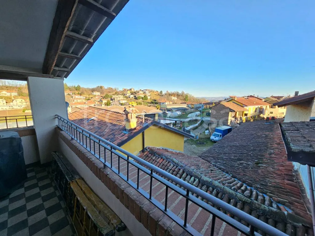 Balcon - Rustic House with Two Apartments in Sommariva Perno