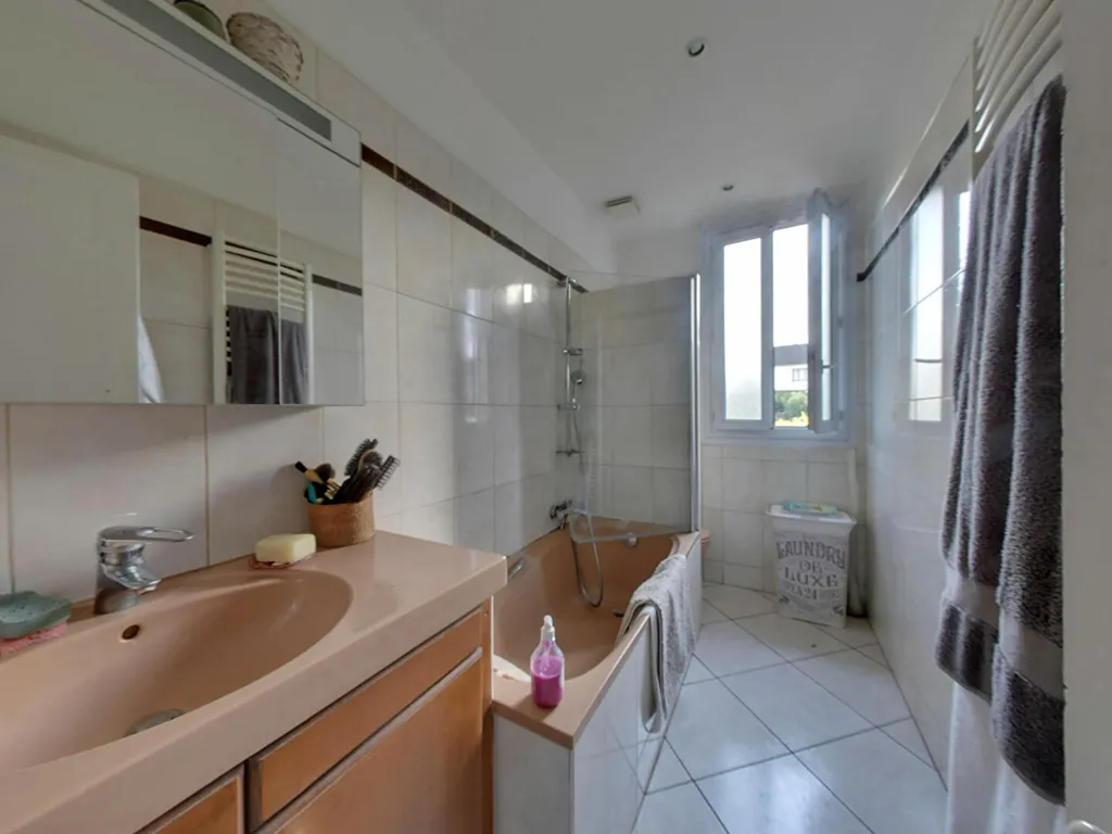 Vannitoad - Charming Maison with Garden in Noisy-le-Sec