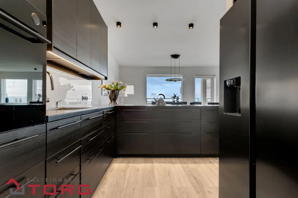 Kitchen - Modernised Apartment with View in Grafarvogur