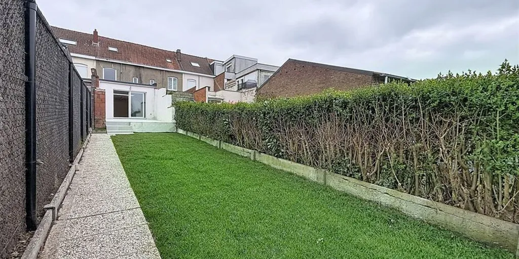 Jardin - Maison Rénovée avec Terrasse à Mouscron