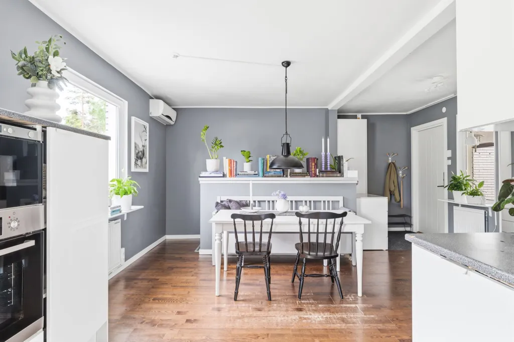 Dining Room - Family-Friendly Semi-Detached House in Taberg