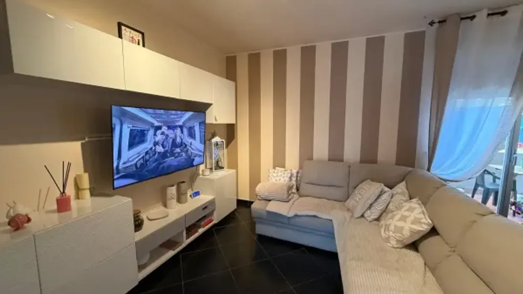 Soggiorno - Rustic-Styled Apartment with Balcony in Suzzara