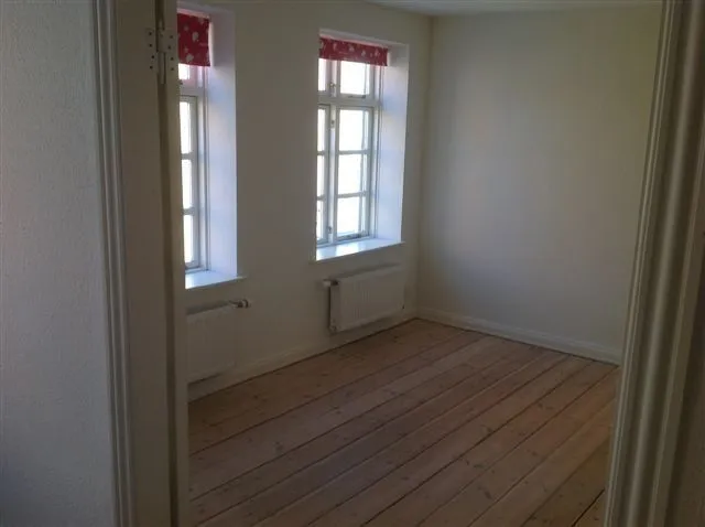 Pièces - Charming 3-Bed Flat with Garden Access in Aabenraa