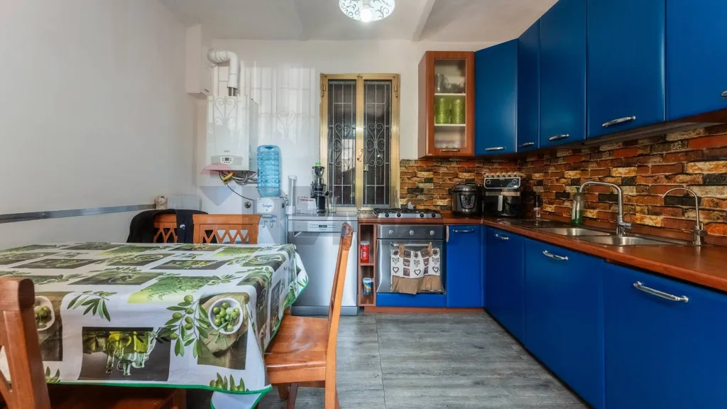 Cuisine - Ground Floor Apartment with Garden in Magreta