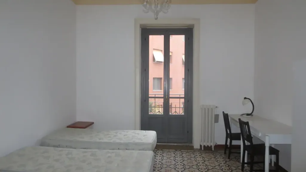 Chambres - Rearranged Apartment with Balcony in Milan