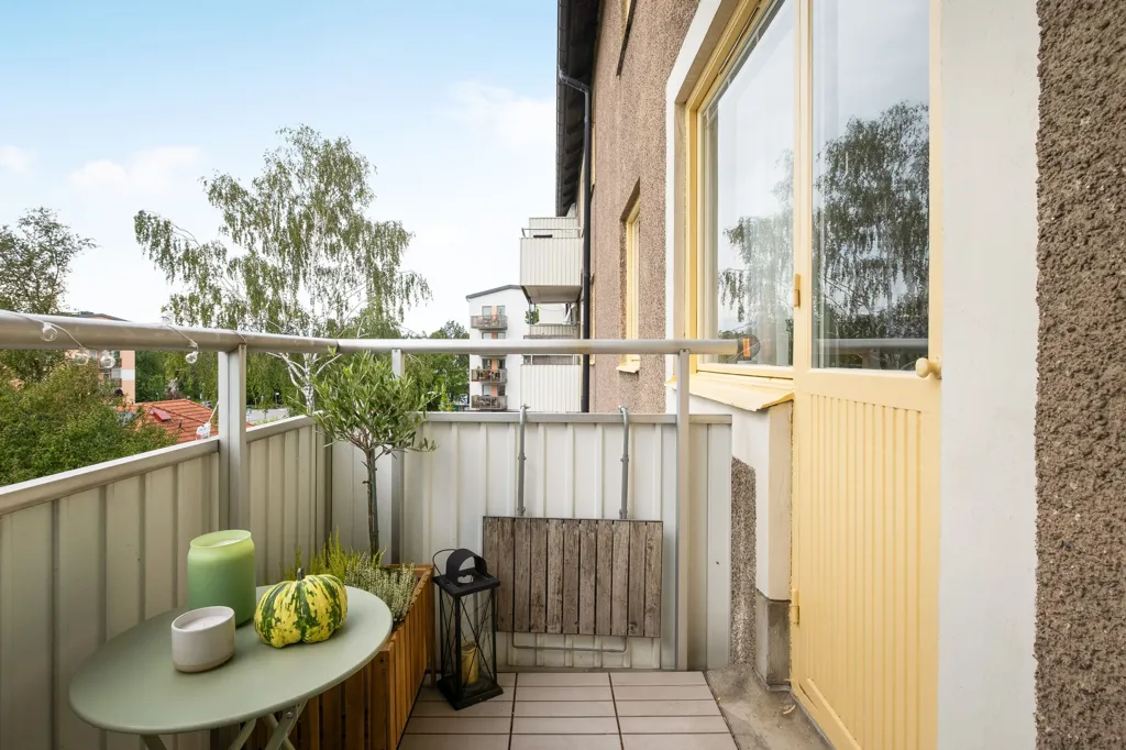 Rõdu - Apartment with South-Facing Balcony in Stureby