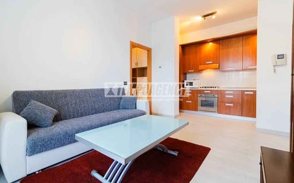 Elutuba - Modern Ground Floor Flat with Balcony in Milan