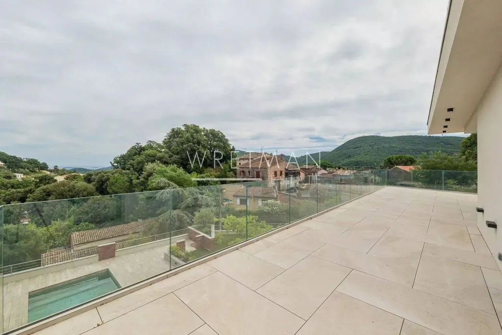 Terrasse - Appartement Luxe avec Piscine à Les Adrets-de-l'Estérel