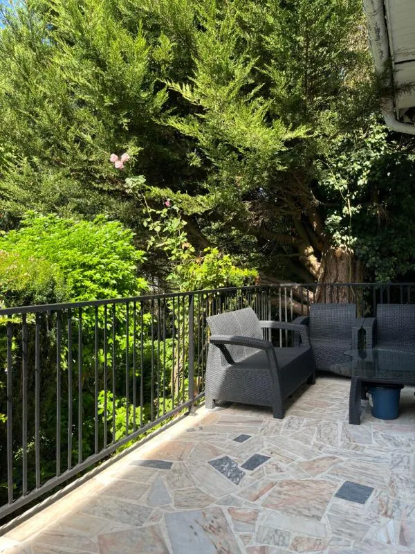 Terrasse - Maison Rénovée avec Terrasse à Noyon