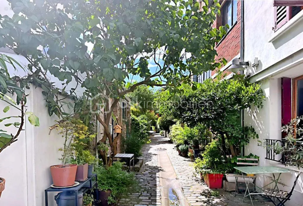 Aed - Compact Parisian Flat with Garden in Jourdain