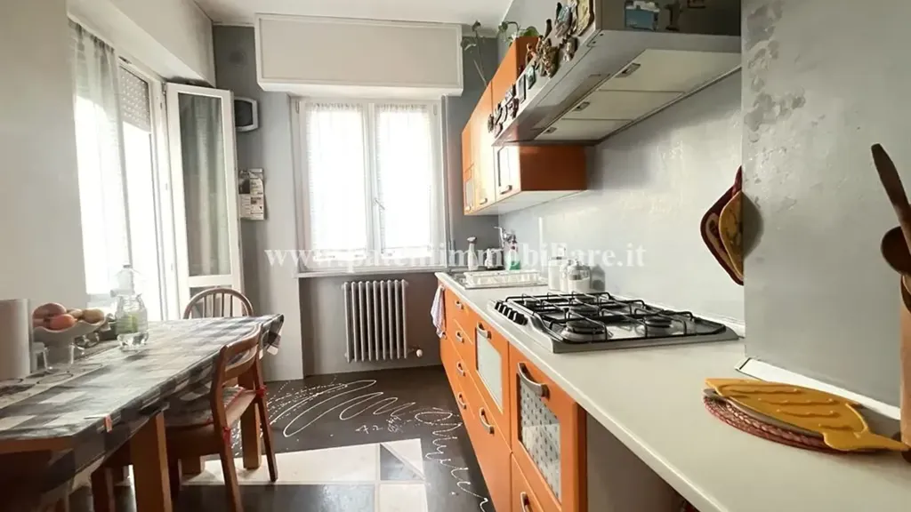 Köök - Rented 3-Bedroom Apartment in Almé