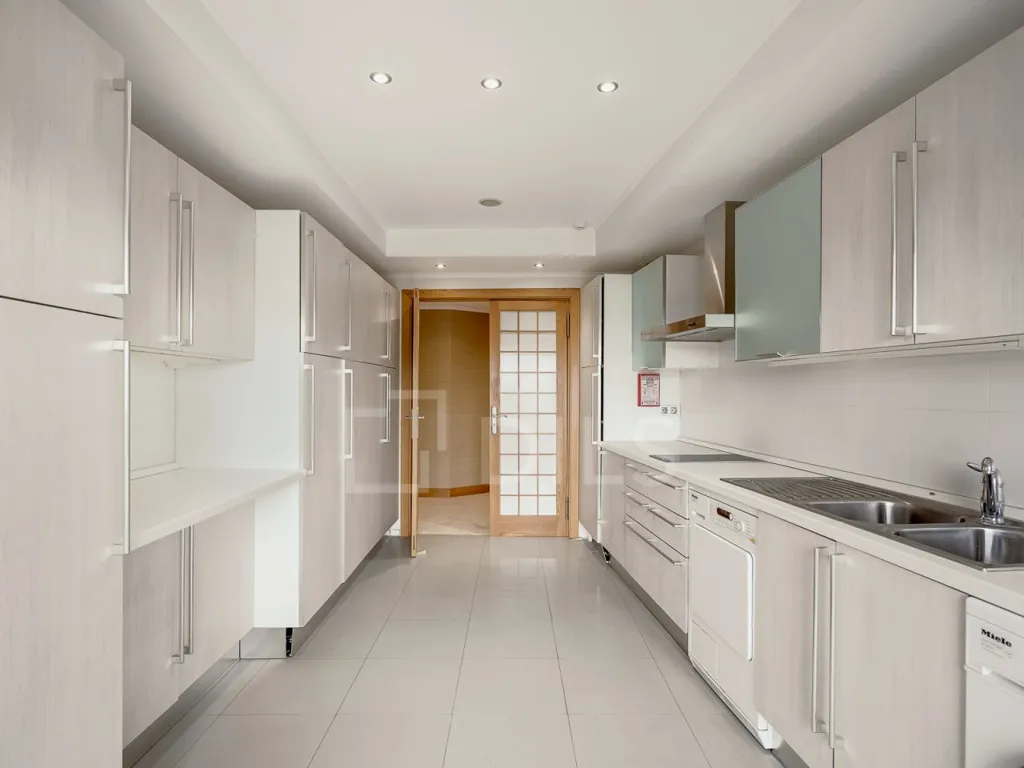 Köök - Duplex Apartment with River View in Algés