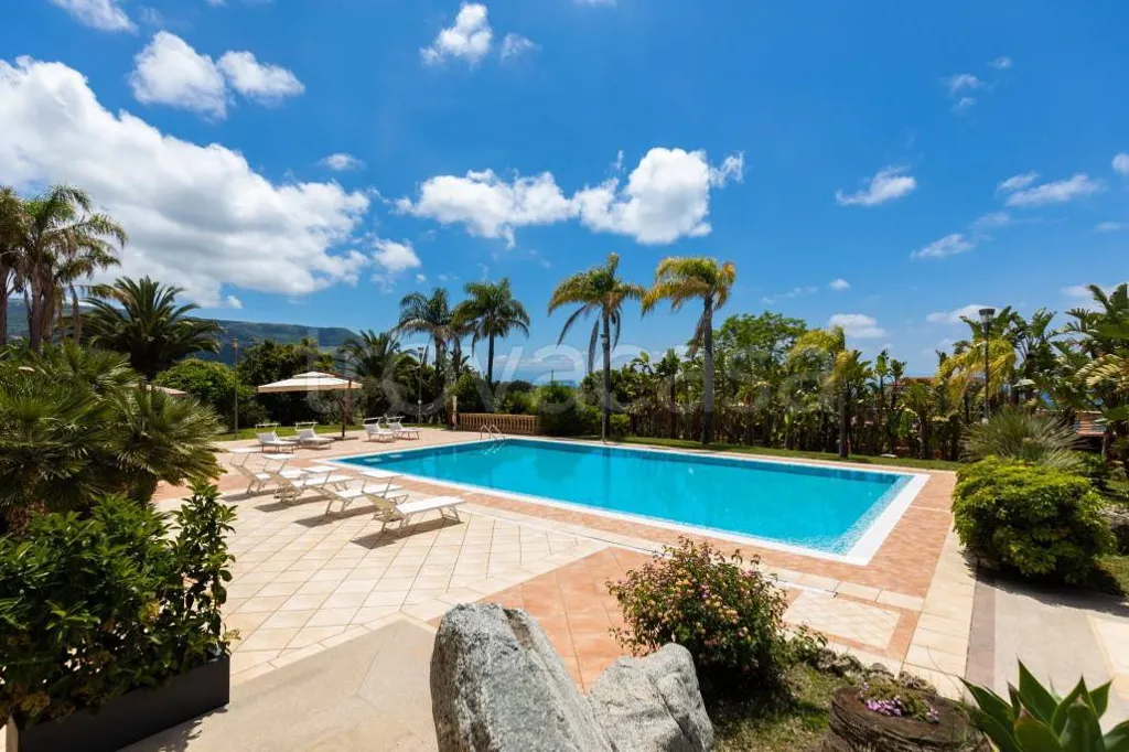 Piscine - Luxury Villa with Sea View in Capo Vaticano