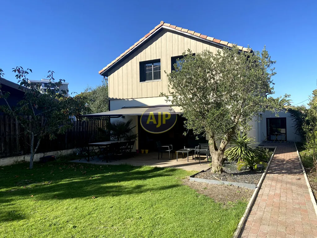 Garden - Spacious House with South-Facing Garden in Mérignac