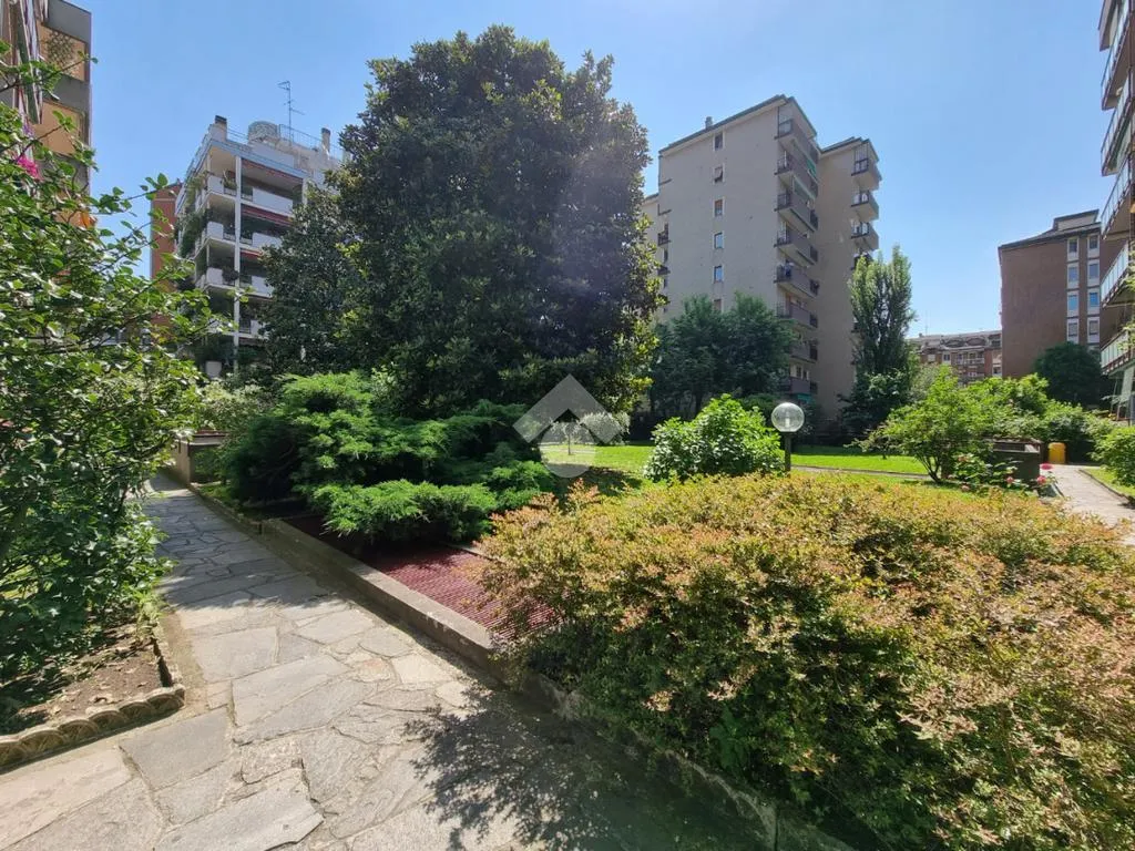 Jardin - Five-Bedroom Apartment with Balcony in Milan