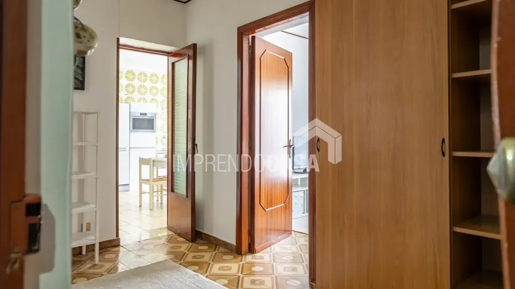 Esik - Bright Trilocale with Balcony in Palermo