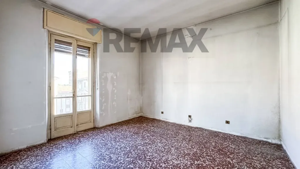 Rooms - 2-Bedroom Apartment for Renovation in Vercelli