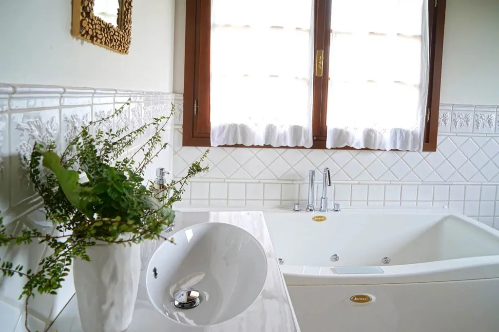 Bathrooms - Agriturismo with Water Access in Caorle, Veneto