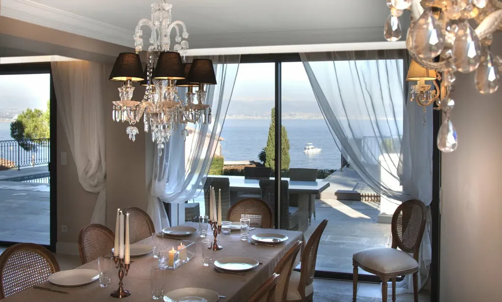 Söögituba - Neo-Provencal Villa with Sea View in Cap d'Antibes