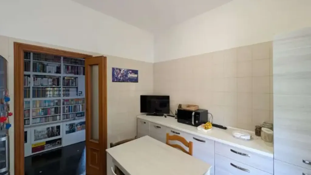 Salle à manger - Bright 2-Bedroom Apartment with Balcony in Genoa
