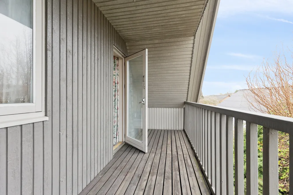 Balcon - Spacious Villa in Bjert with Community Access
