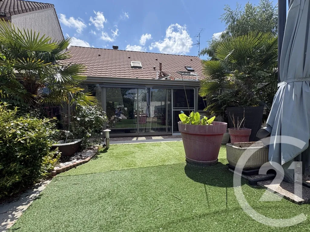 Jardin - Pavillon de Plain-Pied avec Véranda à Déols