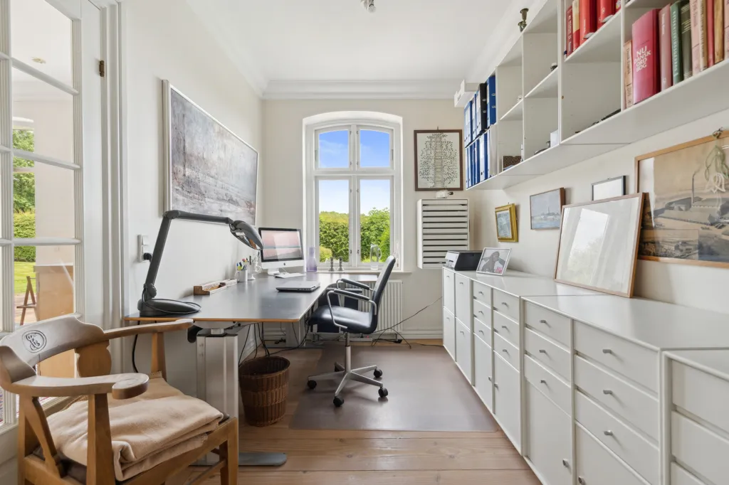Bureau - Classical Country Villa with 24 Hectares near Sønderborg