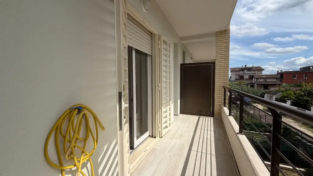 Balcon - Modern 2-Bedroom with Double Terrace in Rome