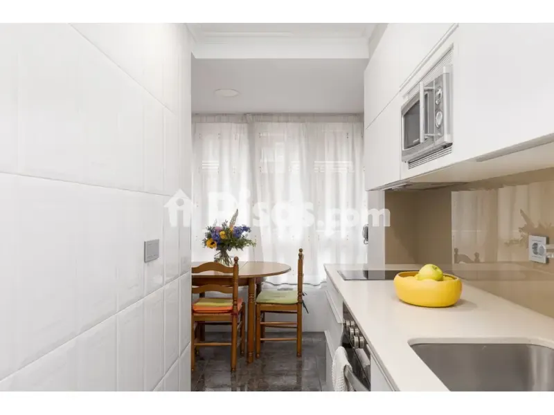 Cucina - Bright Corner Flat with Balcony in Calle de los Podavines