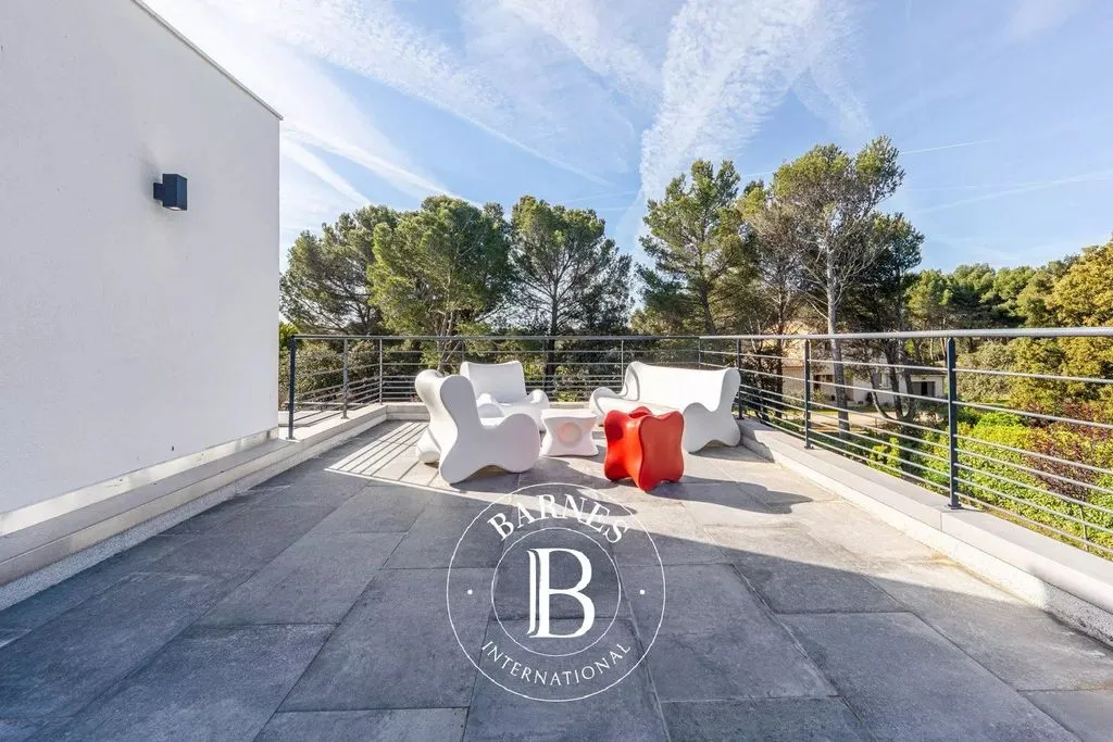 Terrasse - Villa Contemporaine avec Piscine à Aix-en-Provence